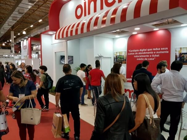 Passa muita gente em todos os estandes Passa muita gente em todos os estandes
