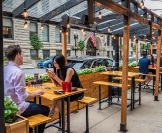 Como os restaurantes devem usar o ambiente externo